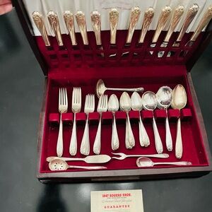1847 Rogers Bros Silverware Set, Daffodil, 81 piece set